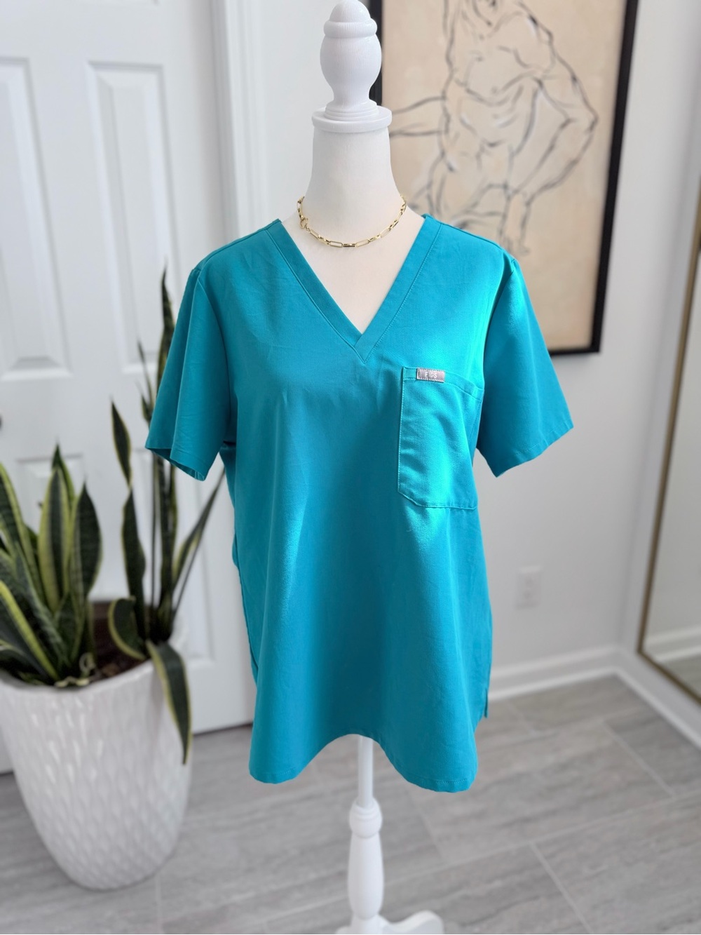 FIGS Catarina Scrub Top Womens L Aqua Teal One Pocket V Neck Medical